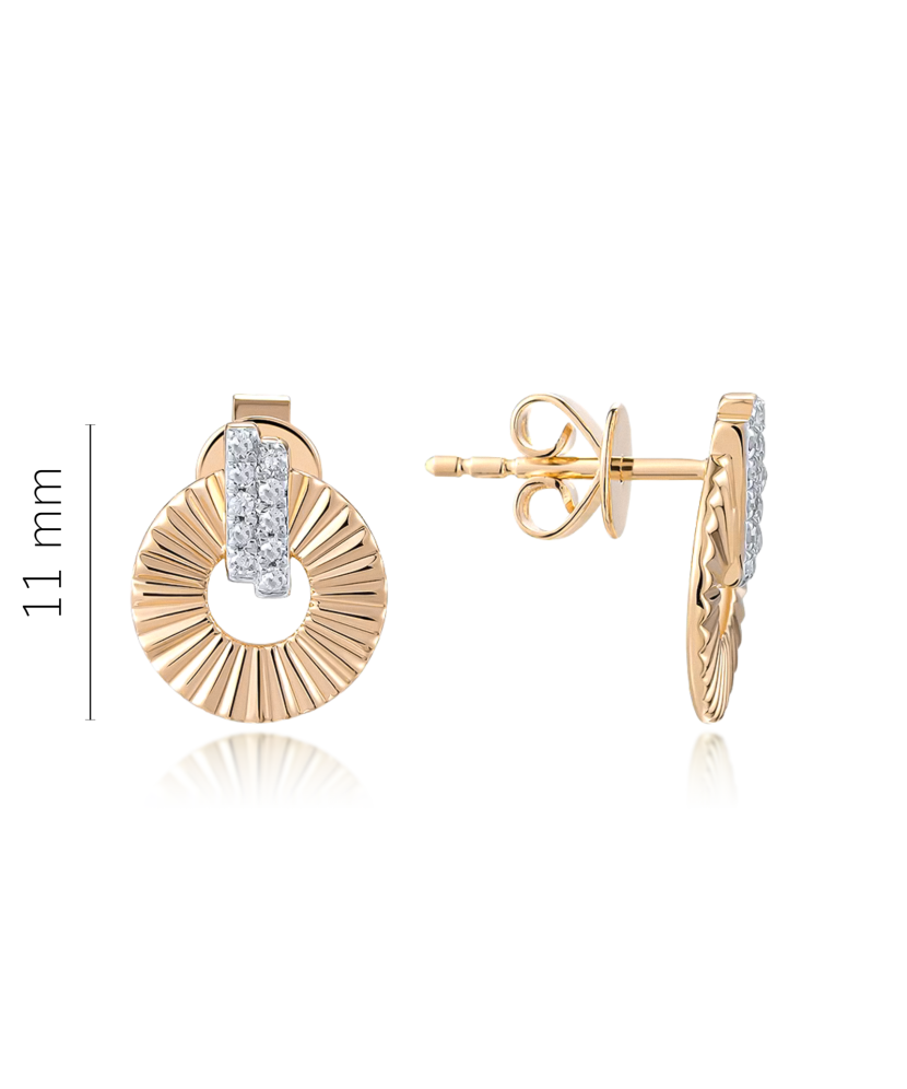 Gold earrings with diamonds