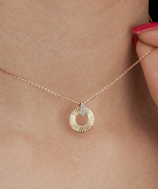 Gold pendant with diamonds