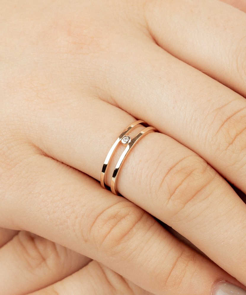 Золотое кольцо с бриллиантами Золотое кольцо с бриллиантами