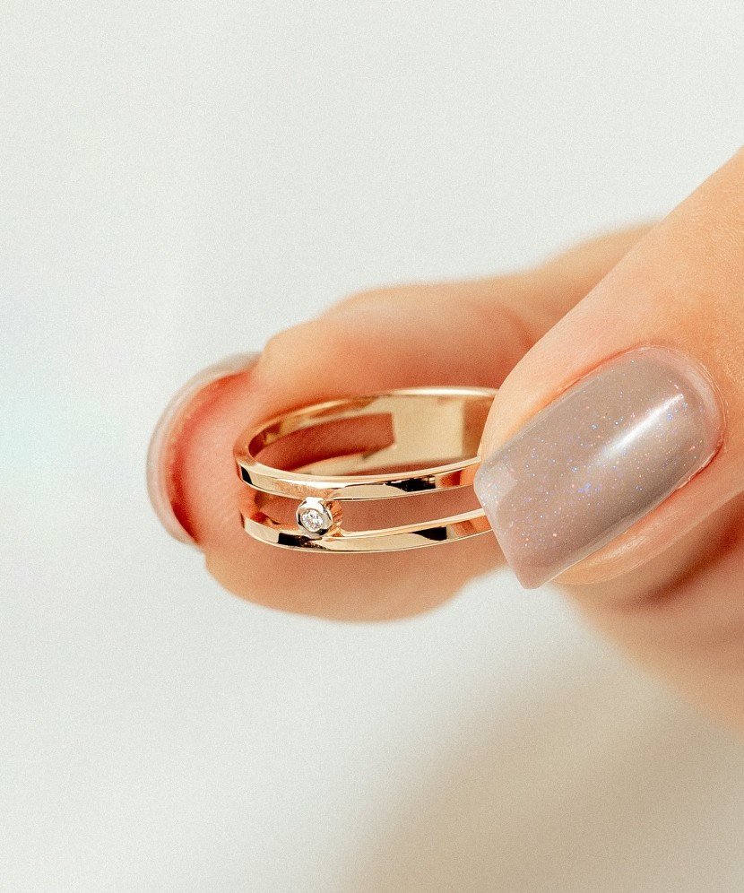 Золотое кольцо с бриллиантами Золотое кольцо с бриллиантами