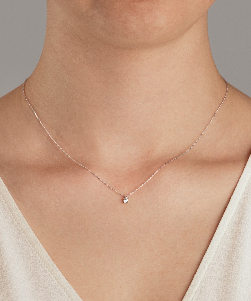 White gold chain with zirconium pendant