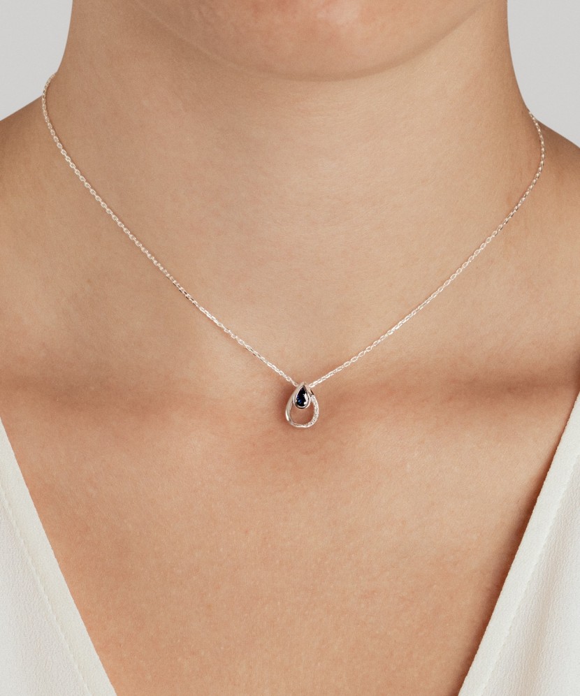 Подвеска из белого золота с сапфиром и бриллиантами