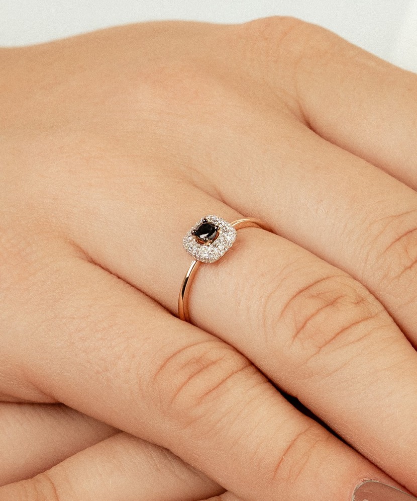 Gold ring with sapphire and diamonds