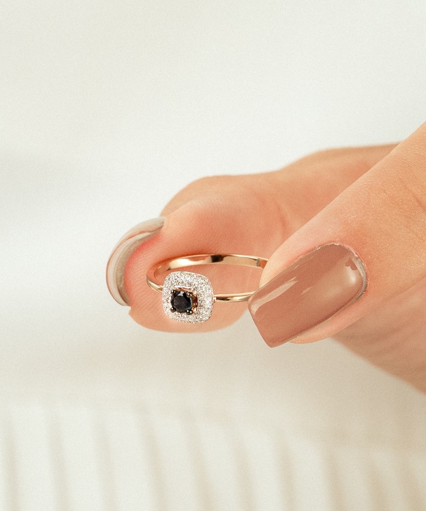 Золотое кольцо с сапфиром и алмазами