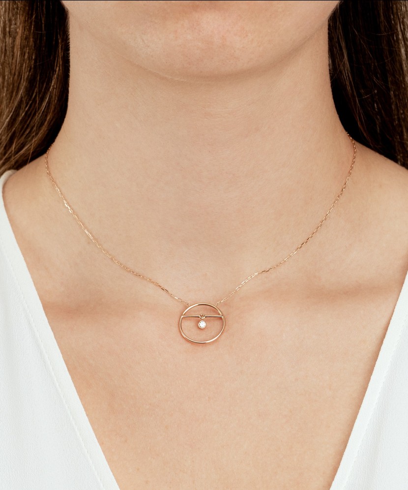 Gold chain with pendant