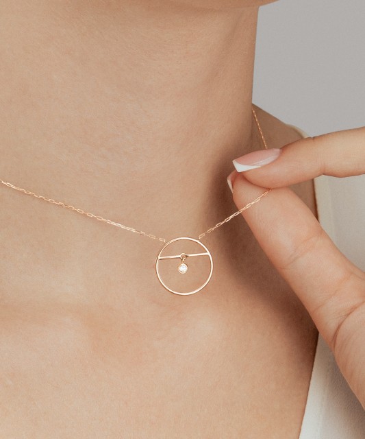 Gold chain with pendant