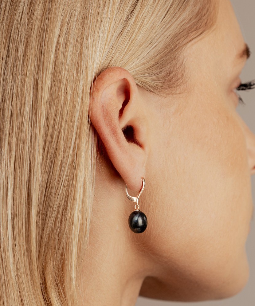 Gold earrings with pearls Gold earrings with pearls