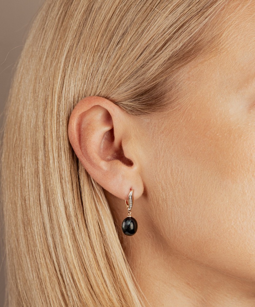 Gold earrings with pearls Gold earrings with pearls