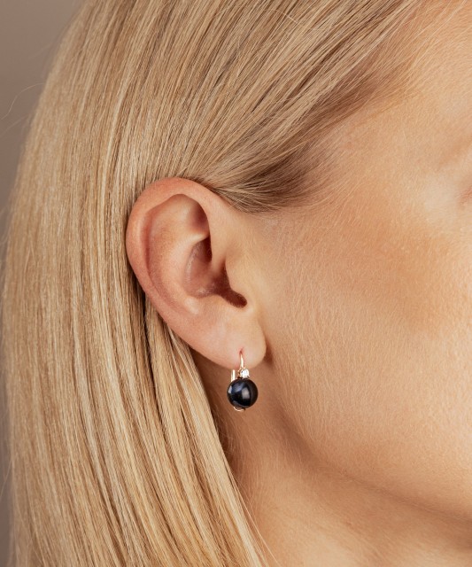 Gold earrings with pearls and zirconium