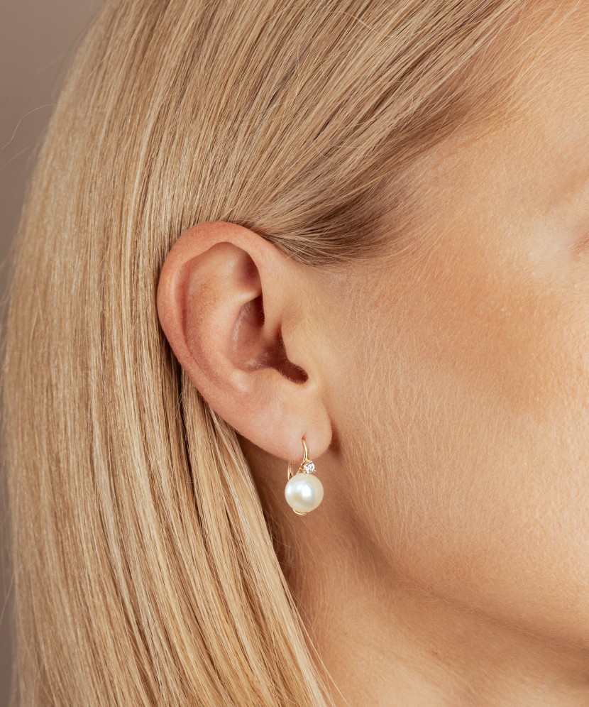Gold earrings with pearl and zirconium