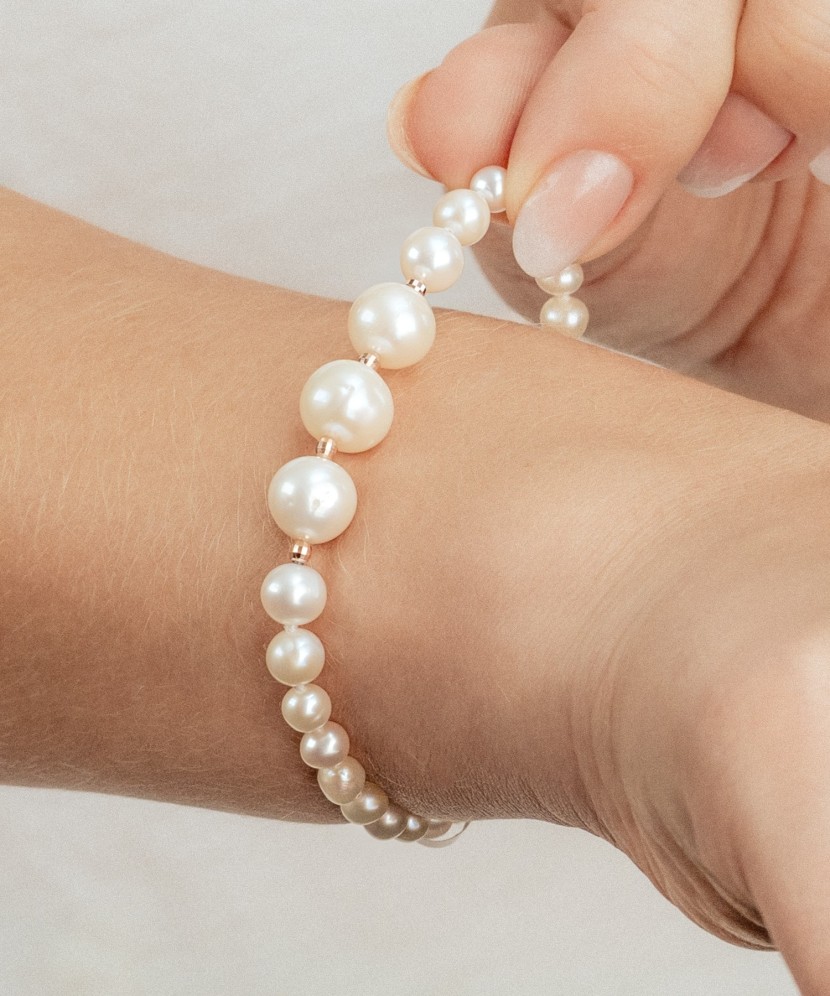 Pearl bracele twith gold