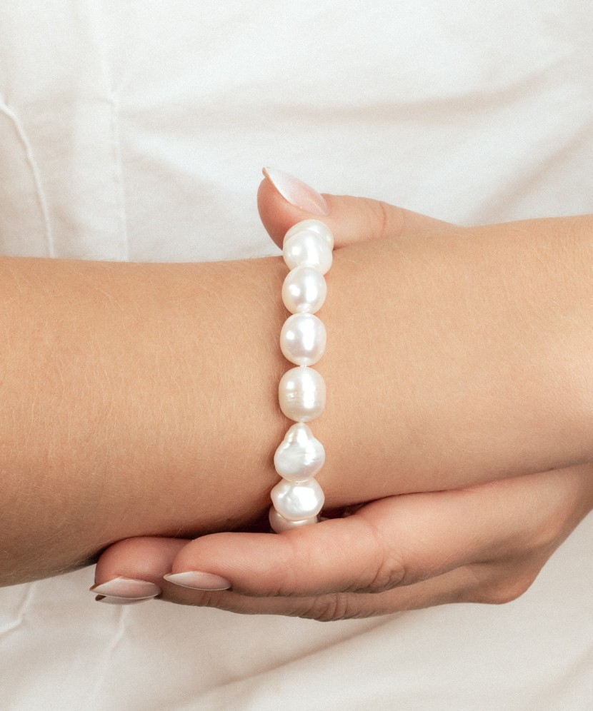 Pearl bracelet with silver