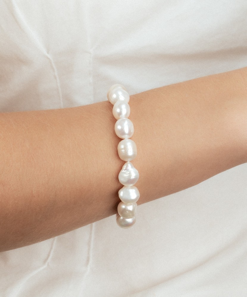 Pearl bracelet with silver