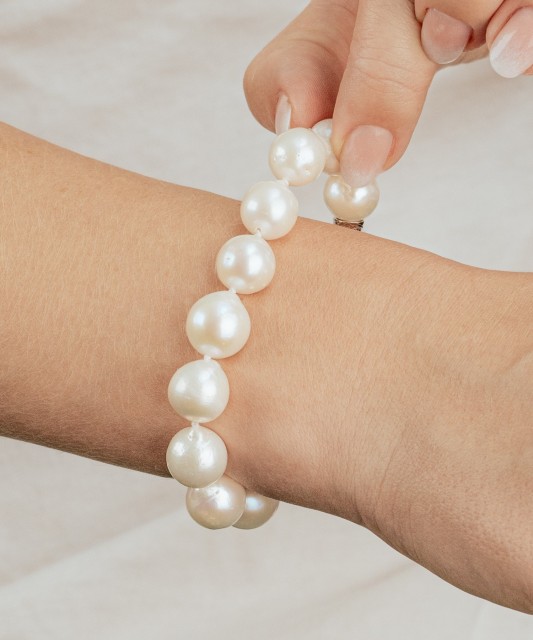 Pearl bracelet with sterling silver