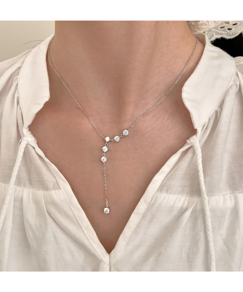 Sterling silver chain with zirconium pendant