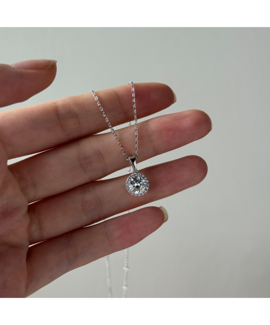 Серебряная цепочка с подвеской из муассанита