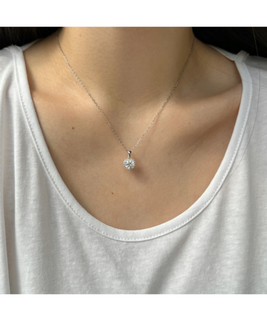 Серебряная цепочка с подвеской из муассанита