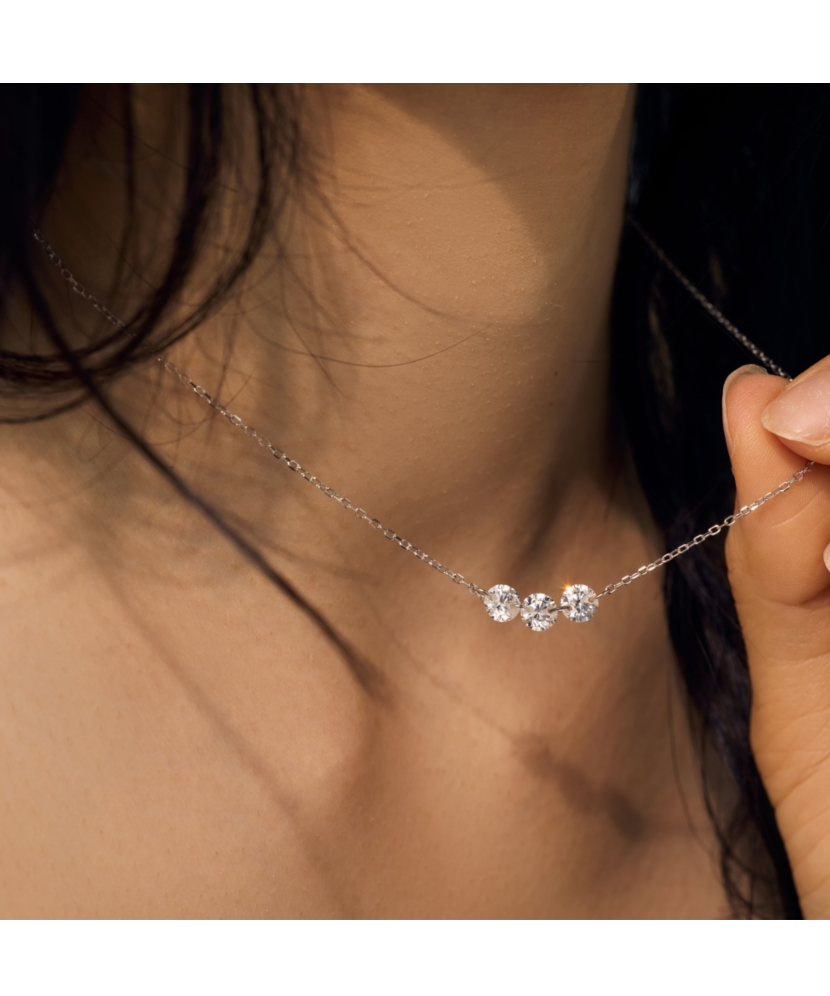 Sterling silver chain with zirconium pendant