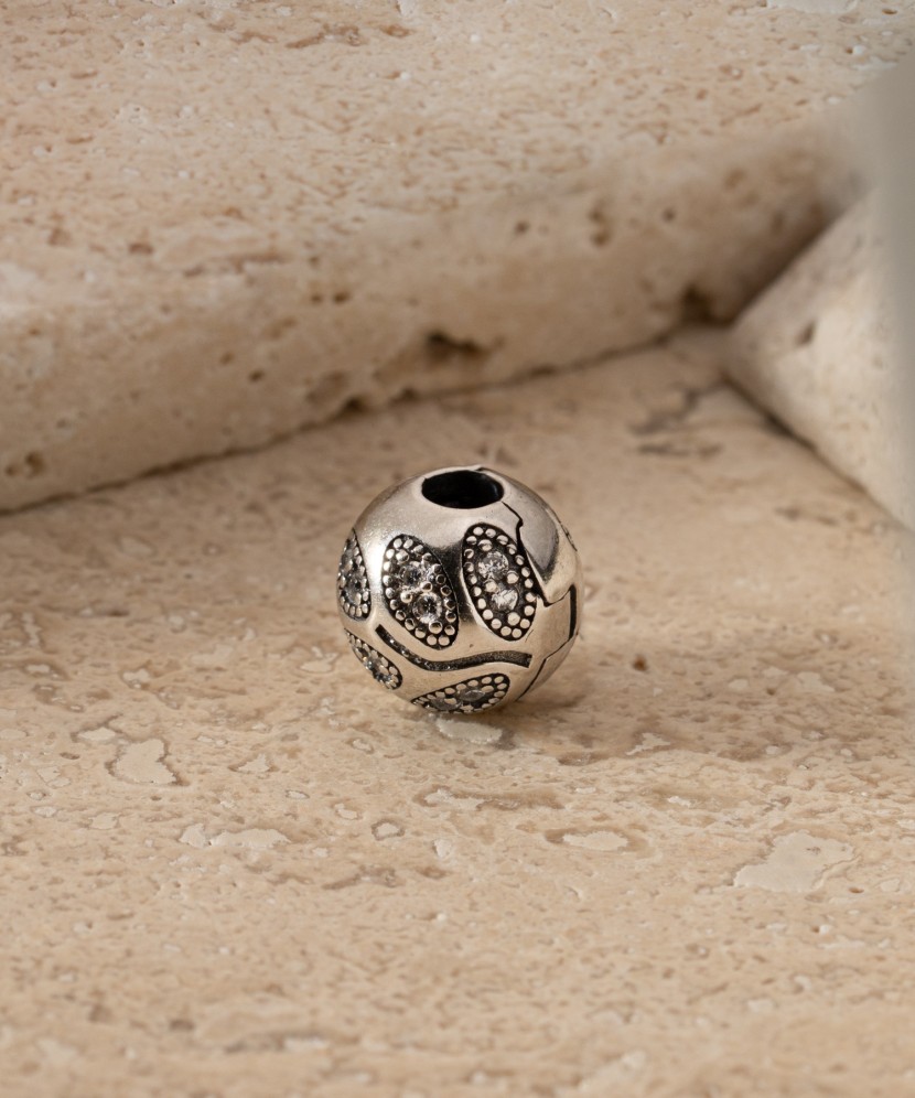 Sterling silver pendant with zircons