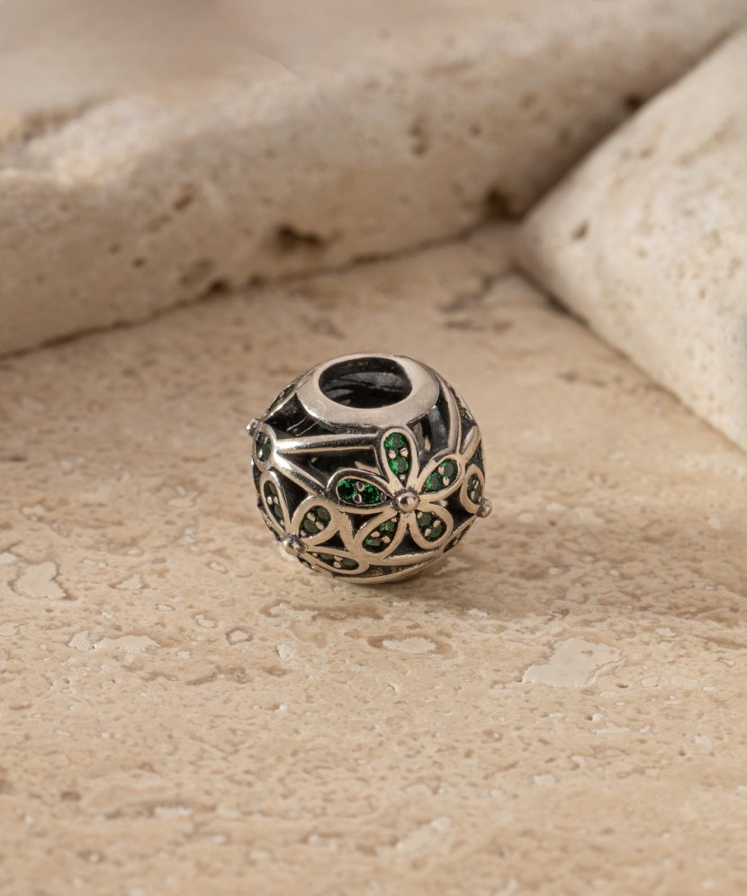 Sterling silver pendant with zircons