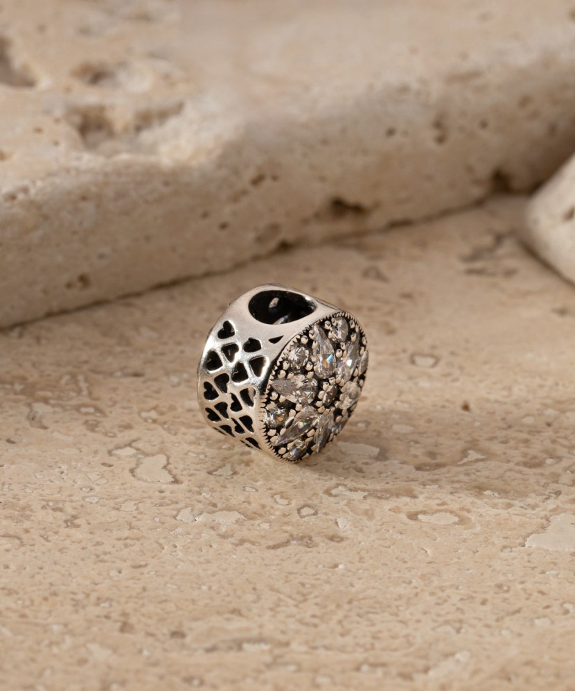 Sterling silver pendant with zircons