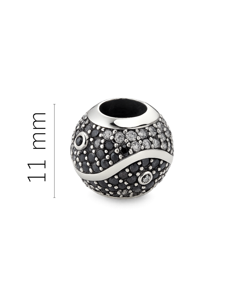 Sterling silver pendant with zircons