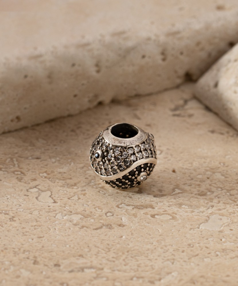 Sterling silver pendant with zircons