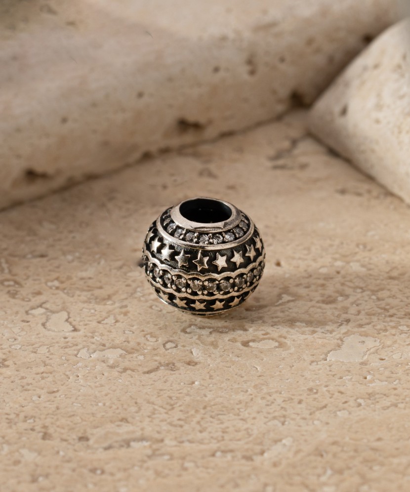 Sterling silver pendant with zircons