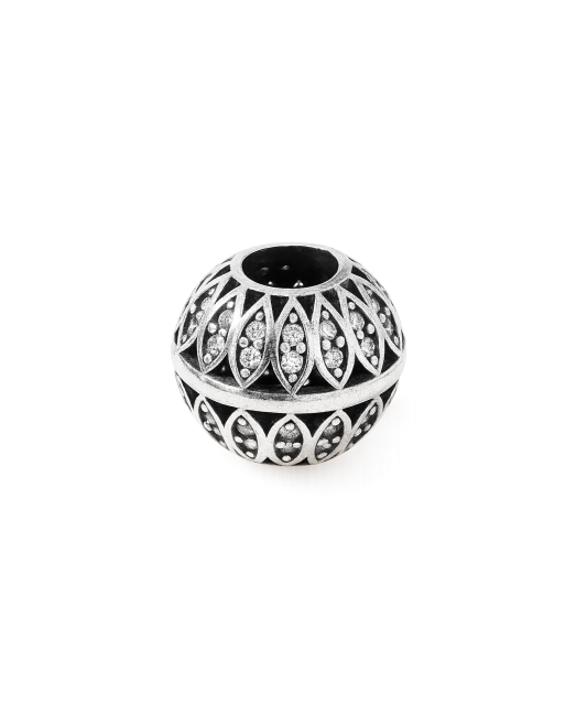 Sterling silver pendant with zircons