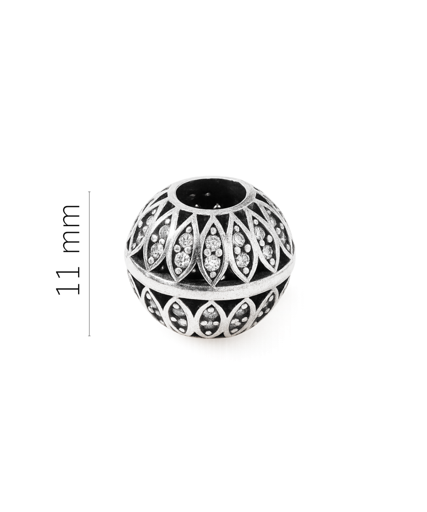 Sterling silver pendant with zircons