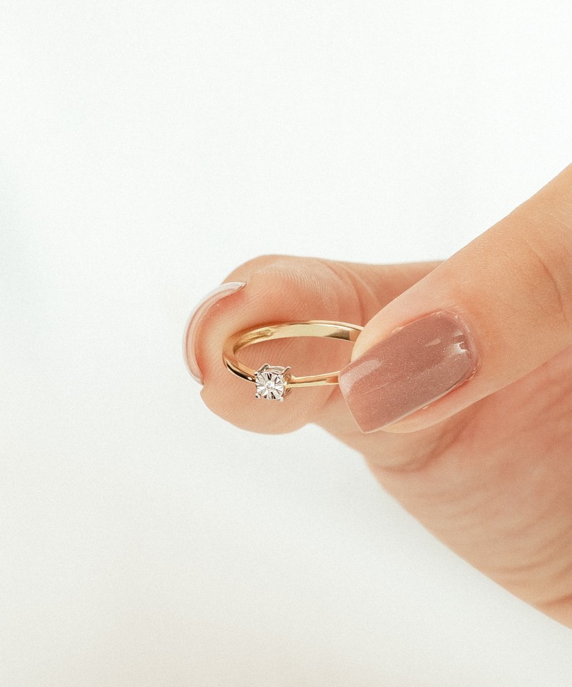 Yellow Gold ring with diamond