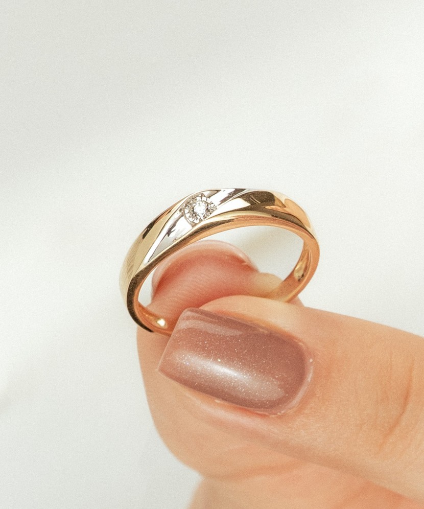 Yellow Gold ring with diamond