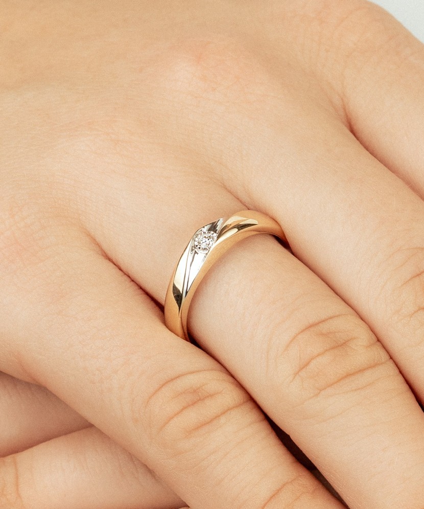 Кольцо из желтого золота с бриллиантами