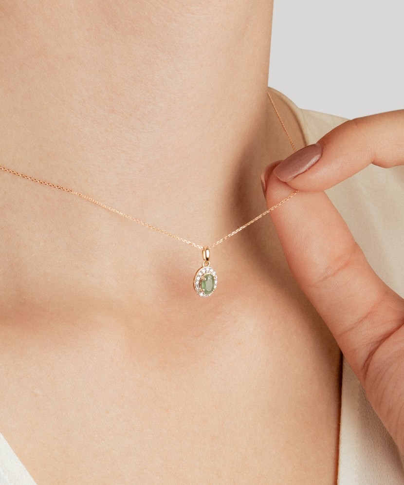 Yellow gold pendant with emerald and diamonds Yellow gold pendant with emerald and diamonds