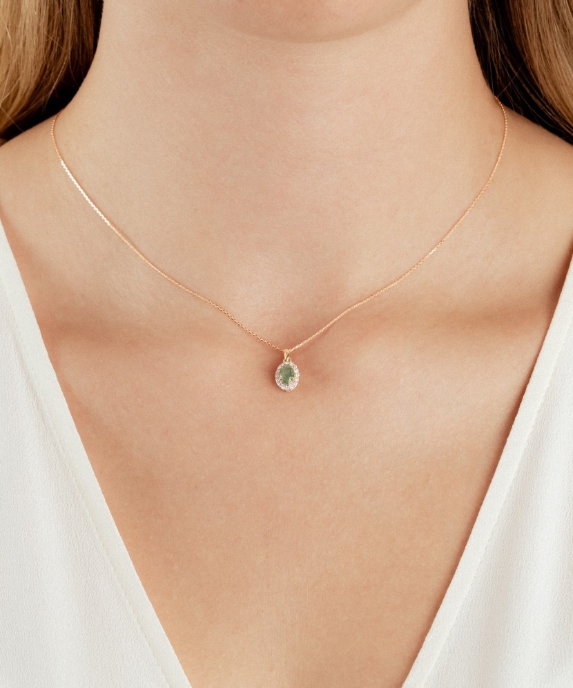 Yellow gold pendant with emerald and diamonds Yellow gold pendant with emerald and diamonds