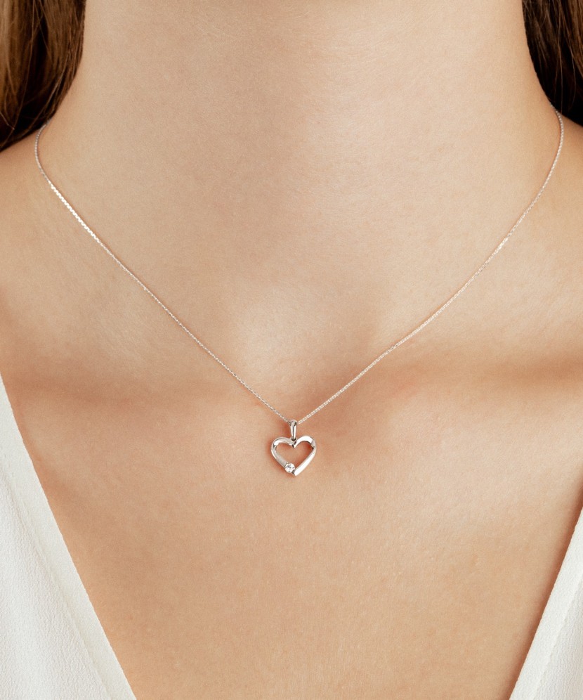 White gold pendant with diamonds "Heart"