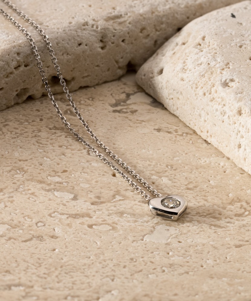 White Gold chain with zircon pendant "hear"