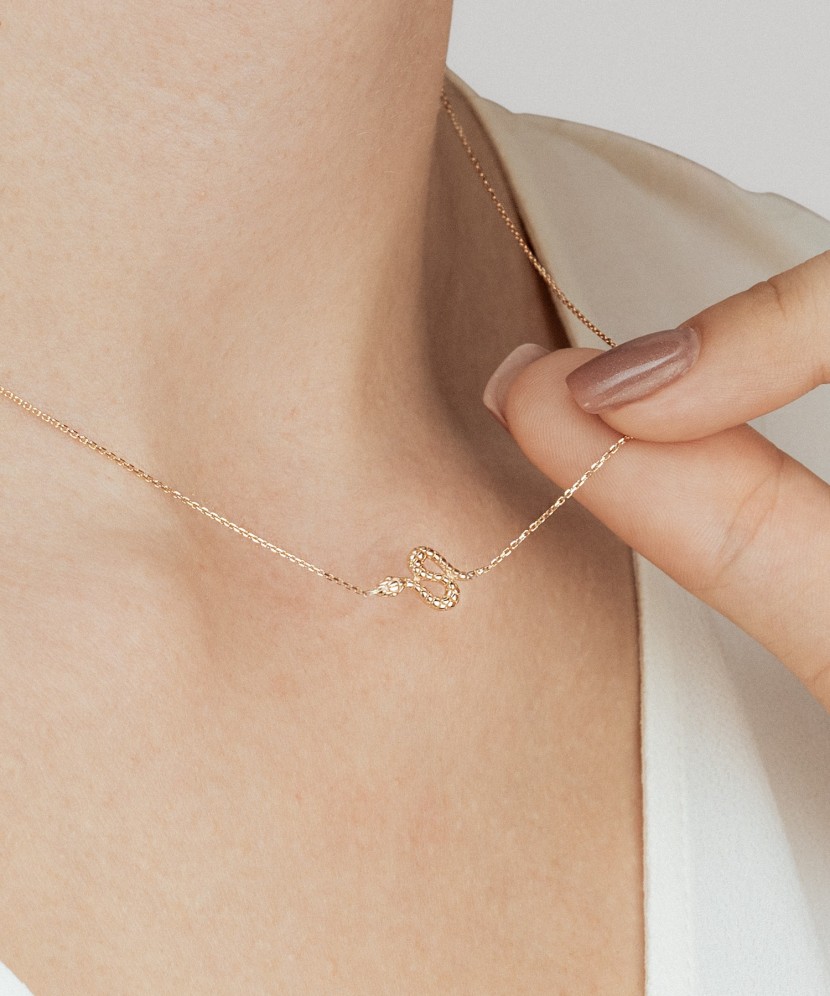 Gold chain with pendant