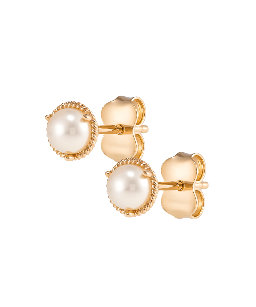 Gold earrings with pearls