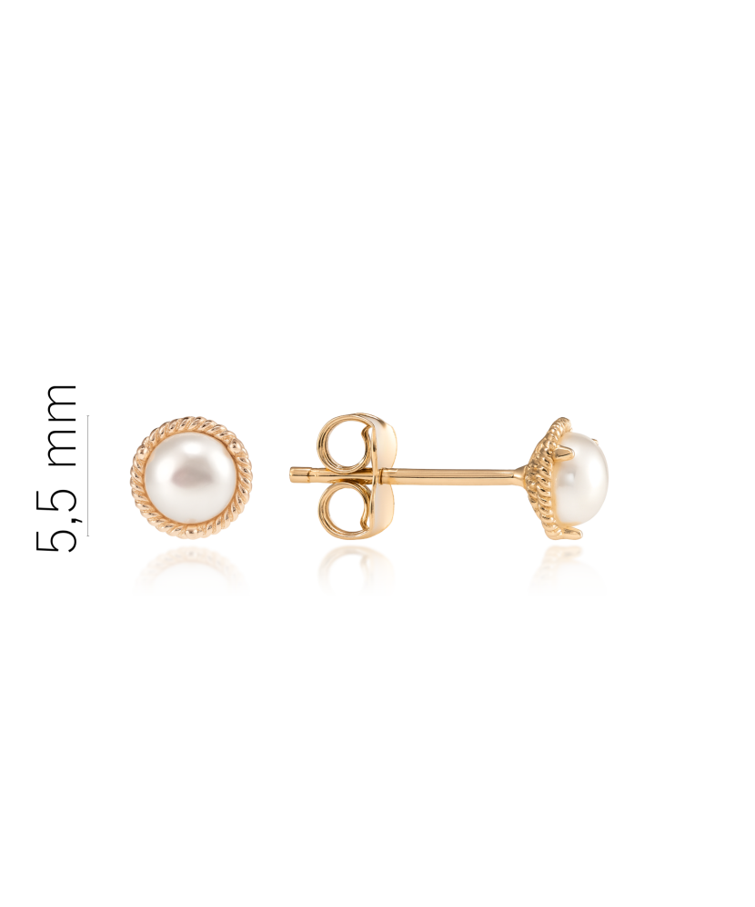 Gold earrings with pearls