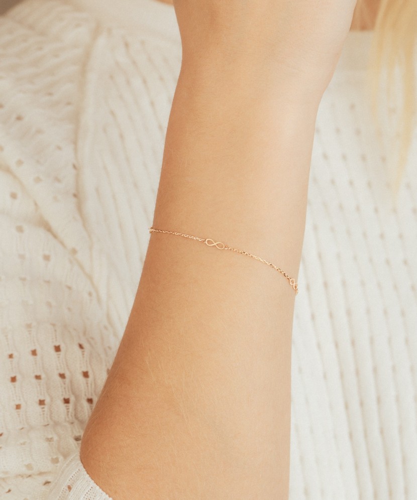 Gold bracelet "infinity"