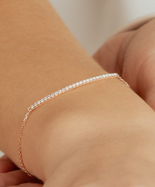 Gold bracelet with diamonds