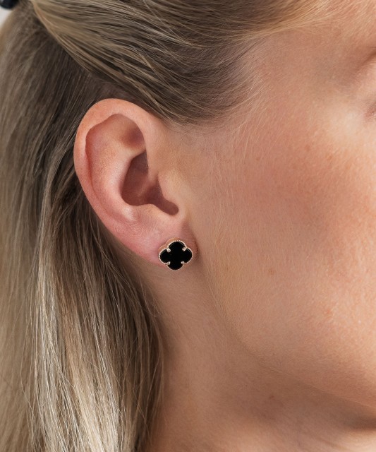 Gold earrings with onyx