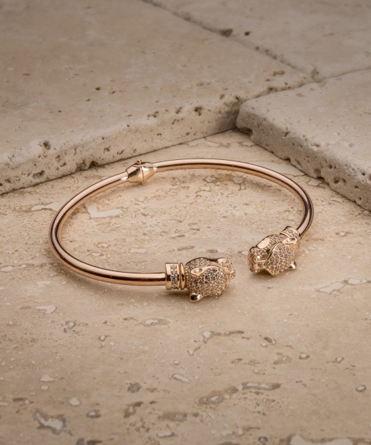 Gold bracelet with zircons