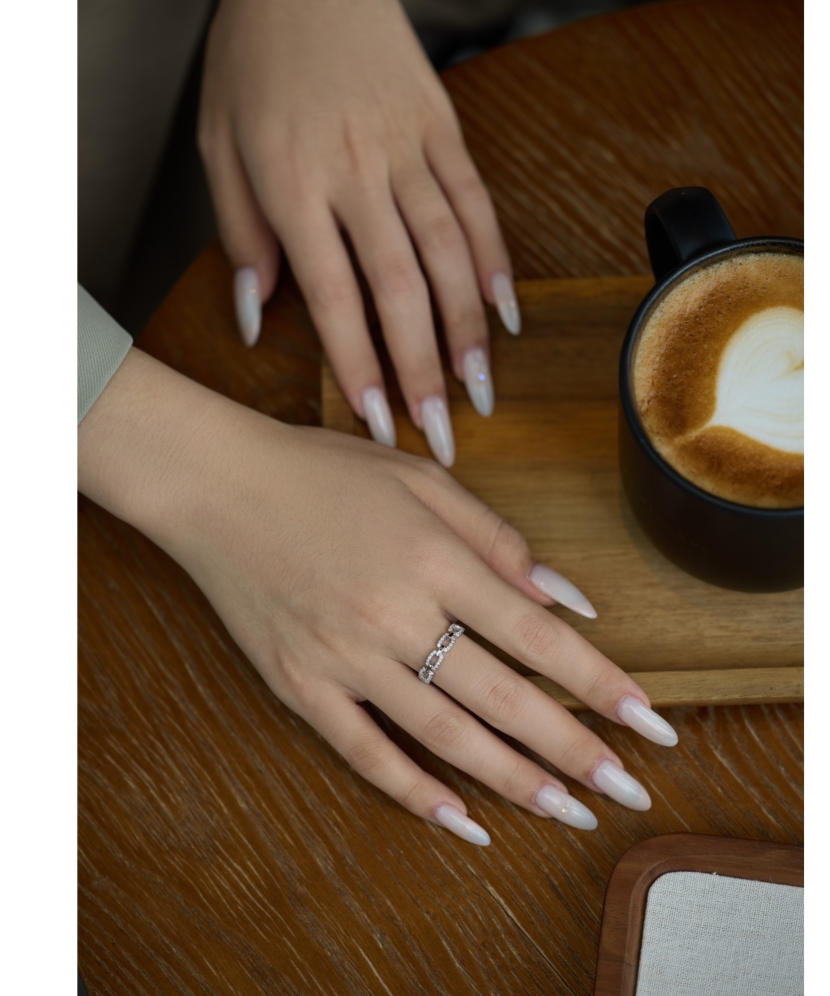 Sterling silver ring with zircons