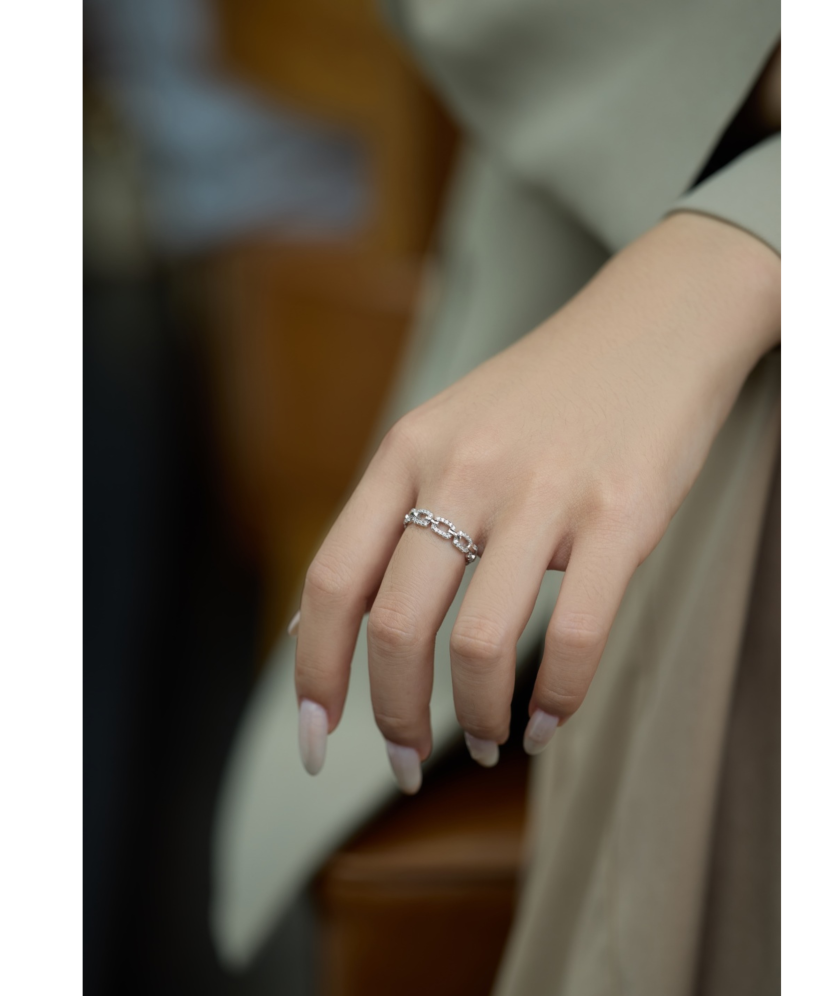 Sterling silver ring with zircons