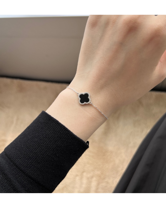 Silver bracelet with onyx and zircons