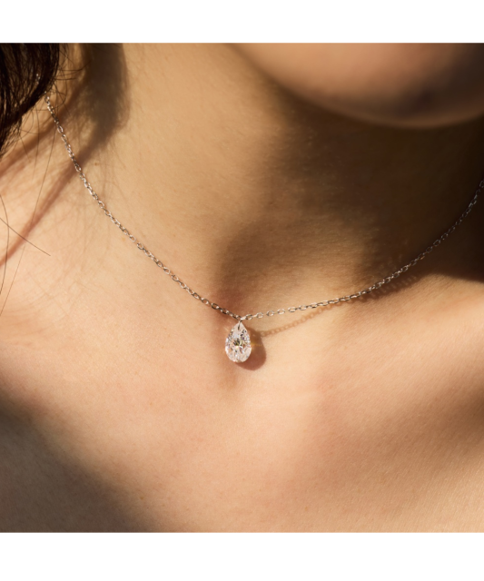 Sterling silver chain with zirconium pendant