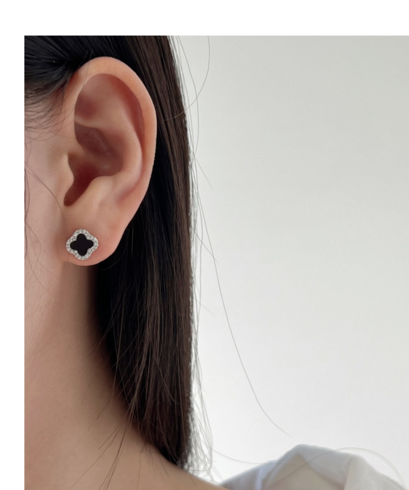 Серебряные серьги с ониксом и цирконами