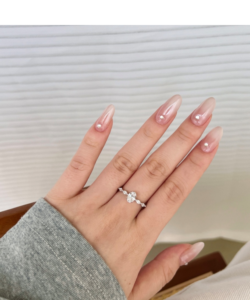 Sterling silver ring with zircons